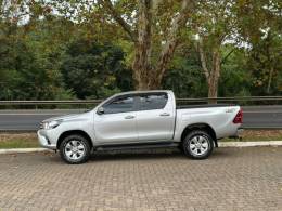 TOYOTA - HILUX - 2017/2017 - Prata - R$ 179.900,00