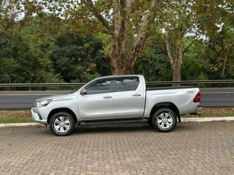 TOYOTA - HILUX - 2017/2017 - Prata - R$ 179.900,00