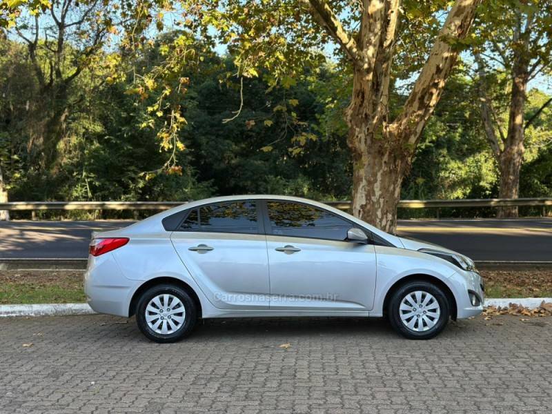 HYUNDAI - HB20S - 2014/2014 - Prata - R$ 57.900,00