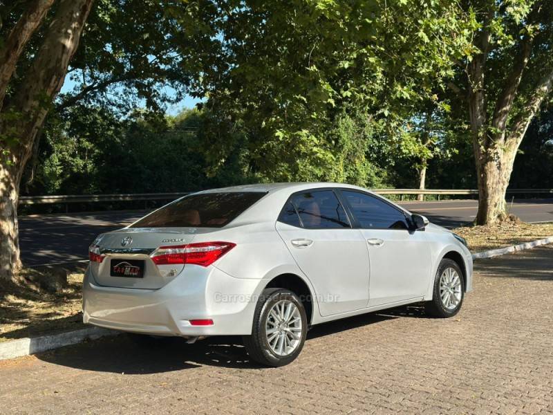 TOYOTA - COROLLA - 2016/2017 - Prata - R$ 94.900,00