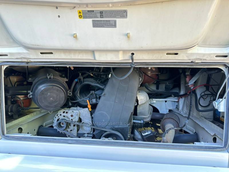 VOLKSWAGEN - KOMBI - 2013/2014 - Branca - R$ 67.900,00