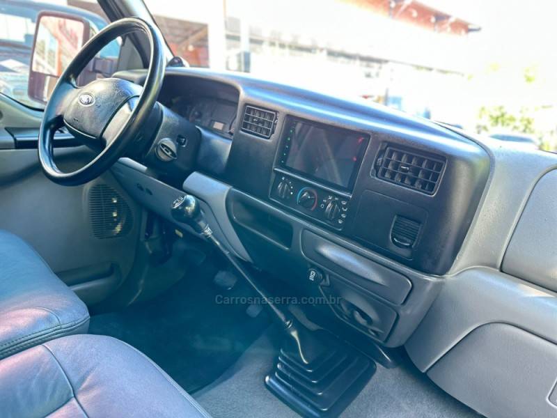 FORD - F-250 - 2010/2010 - Prata - R$ 169.900,00