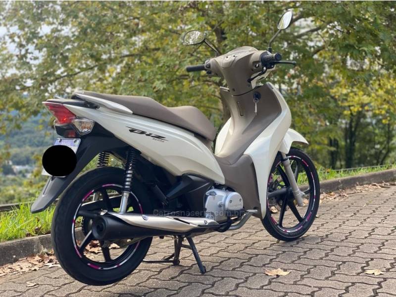 HONDA - BIZ 125 - 2019/2019 - Branca - R$ 15.900,00