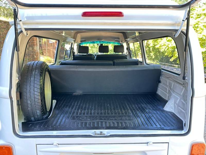 VOLKSWAGEN - KOMBI - 2013/2014 - Branca - R$ 67.900,00