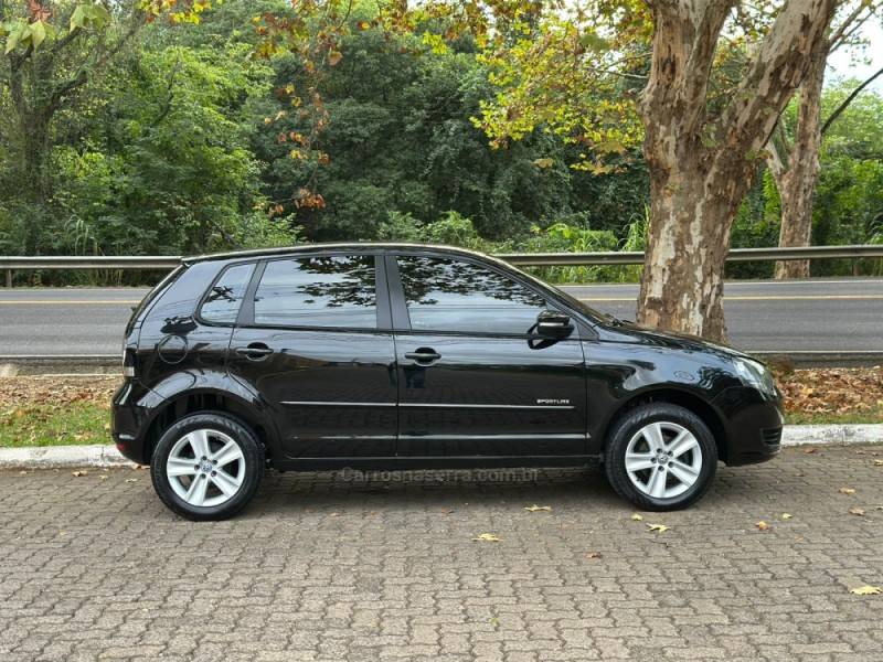 VOLKSWAGEN - POLO - 2012/2013 - Preta - R$ 43.900,00