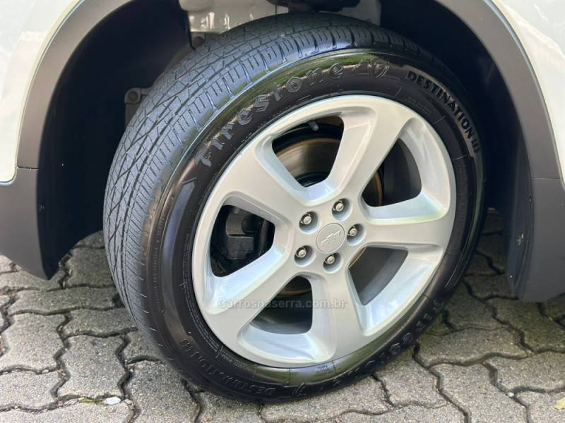 CHEVROLET - TRACKER - 2015/2016 - Branca - R$ 74.900,00