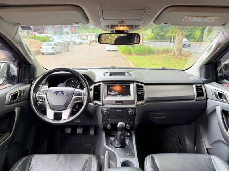 FORD - RANGER - 2017/2017 - Prata - R$ 125.900,00