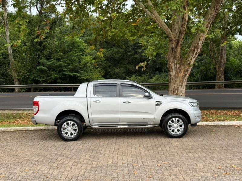 FORD - RANGER - 2017/2017 - Prata - R$ 125.900,00