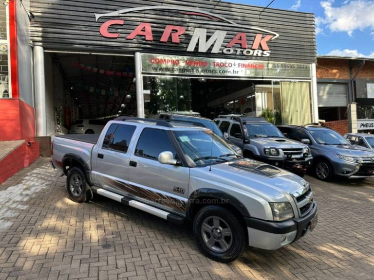 CHEVROLET - S10 - 2010/2011 - Prata - R$ 68.900,00