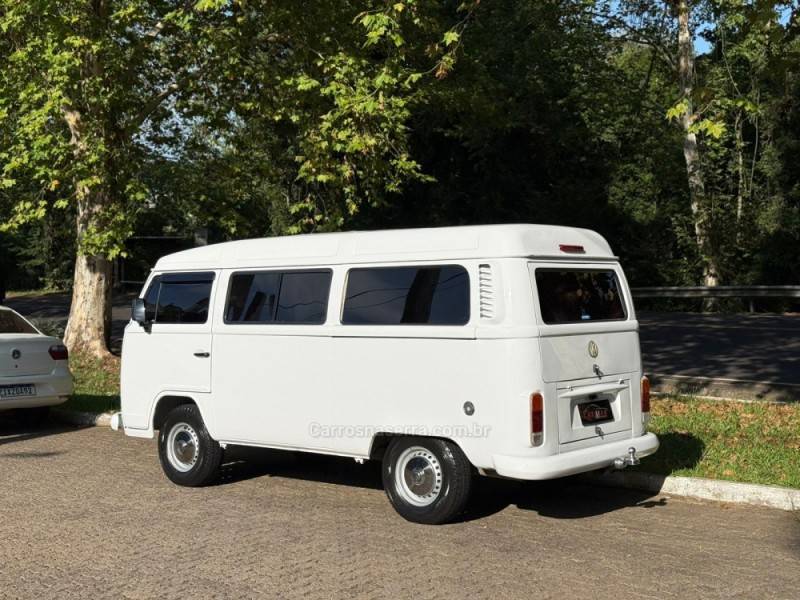 VOLKSWAGEN - KOMBI - 2013/2014 - Branca - R$ 68.900,00