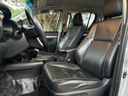 TOYOTA - HILUX - 2017/2017 - Prata - R$ 179.900,00