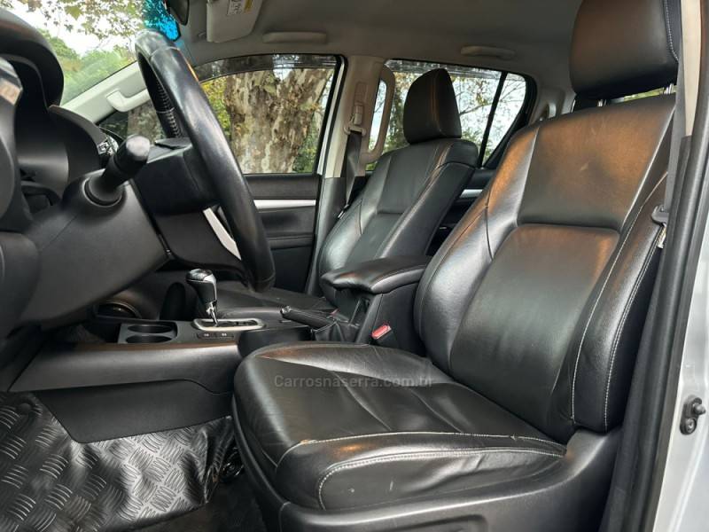 TOYOTA - HILUX - 2017/2017 - Prata - R$ 179.900,00