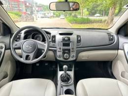 KIA MOTORS - CERATO - 2010/2011 - Prata - R$ 49.900,00