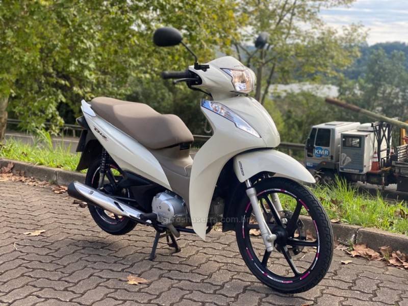 HONDA - BIZ 125 - 2019/2019 - Branca - R$ 15.900,00