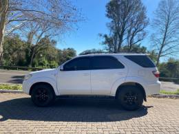 TOYOTA - HILUX SW4 - 2011/2011 - Branca - R$ 133.900,00