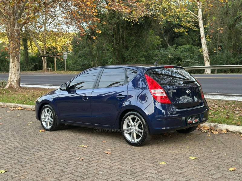 HYUNDAI - I30 - 2010/2010 - Azul - R$ 43.900,00