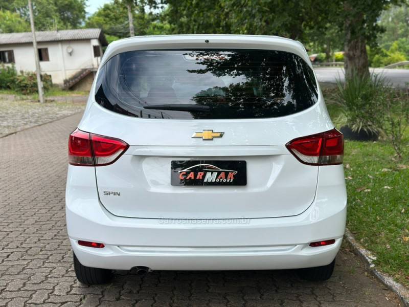 CHEVROLET - SPIN - 2023/2024 - Branca - R$ 84.900,00