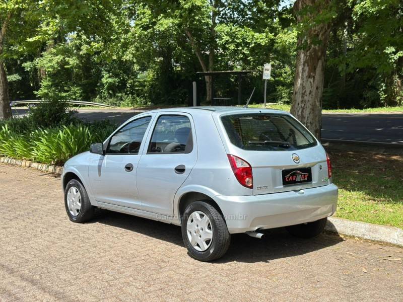 CHEVROLET - CELTA - 2010/2010 - Prata - R$ 29.900,00