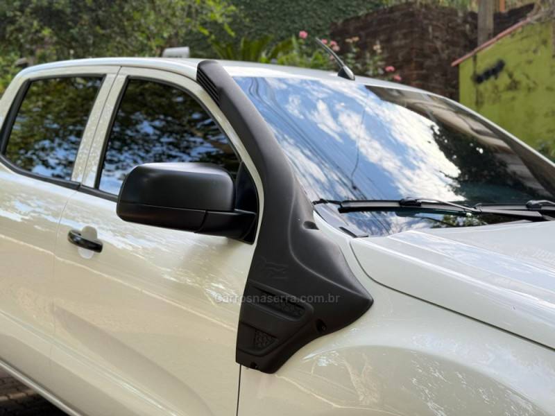 FORD - RANGER - 2012/2013 - Branca - R$ 110.900,00