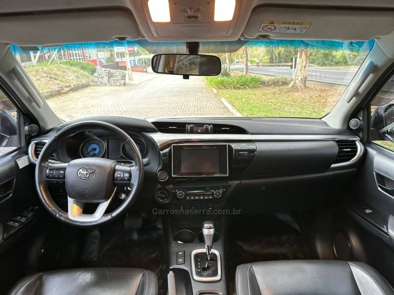 TOYOTA - HILUX - 2017/2017 - Prata - R$ 179.900,00