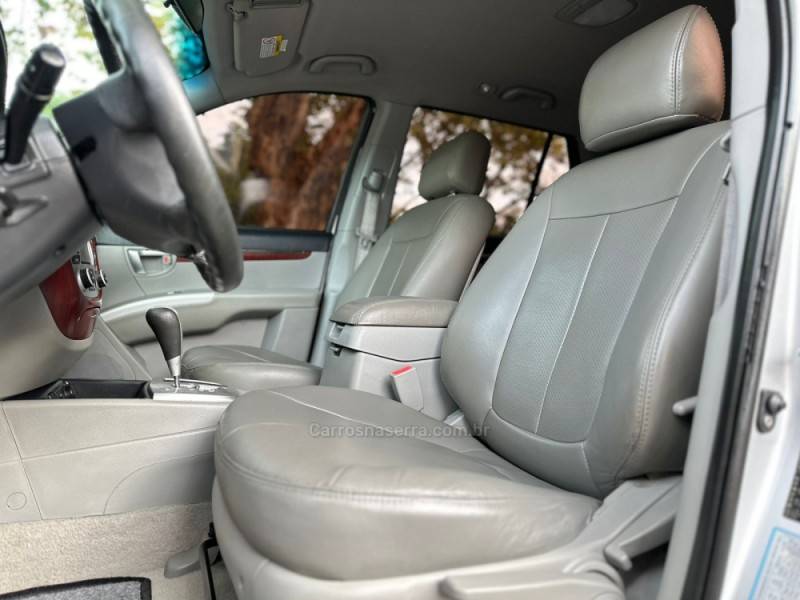 HYUNDAI - SANTA FÉ - 2010/2010 - Prata - R$ 49.900,00