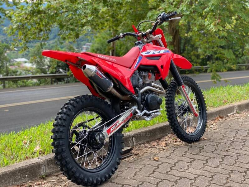 HONDA - CRF 230F - 2016/2017 - Vermelha - R$ 17.900,00