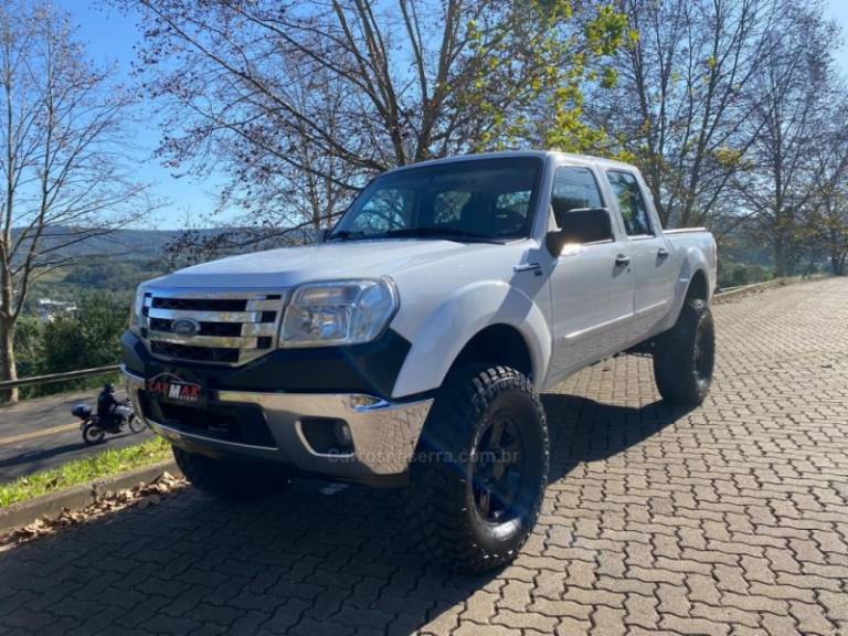 FORD - RANGER - 2011/2011 - Branca - R$ 105.900,00