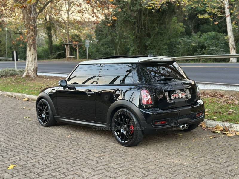 MINI - COOPER - 2013/2013 - Preta - R$ 75.900,00