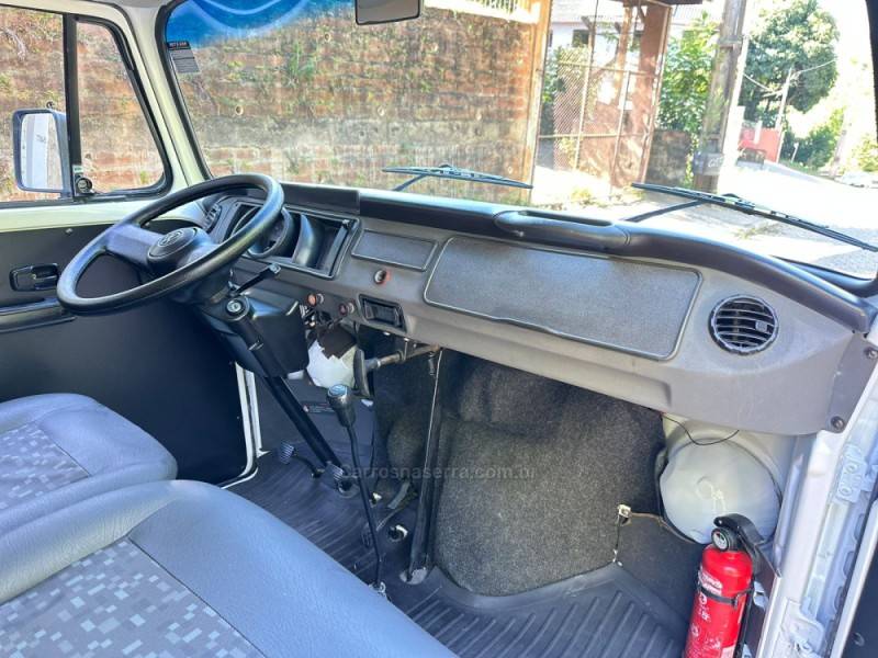 VOLKSWAGEN - KOMBI - 2013/2014 - Branca - R$ 67.900,00