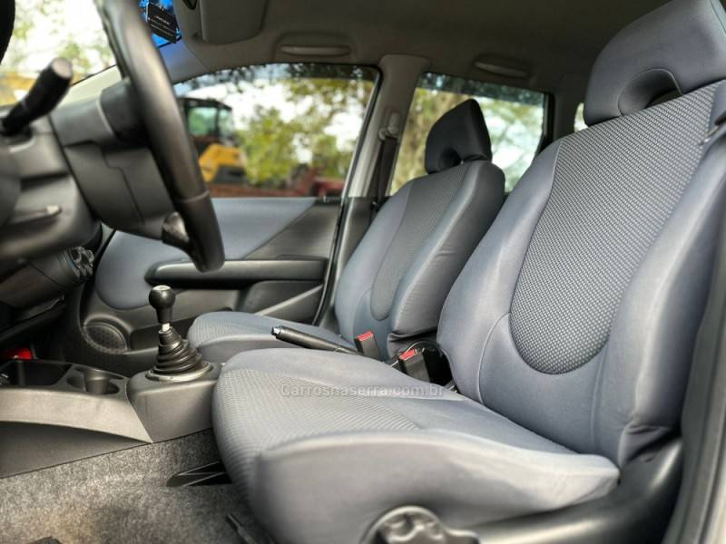 HONDA - FIT - 2007/2008 - Prata - R$ 35.900,00