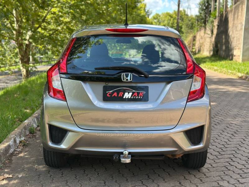 HONDA - FIT - 2015/2016 - Cinza - R$ 69.900,00