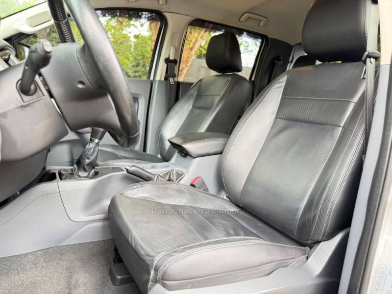 FORD - RANGER - 2017/2017 - Prata - R$ 125.900,00