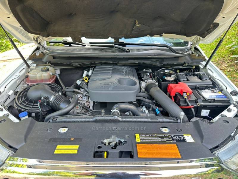 FORD - RANGER - 2016/2017 - Branca - R$ 142.900,00