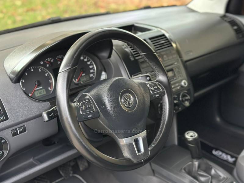 VOLKSWAGEN - POLO - 2012/2013 - Preta - R$ 43.900,00