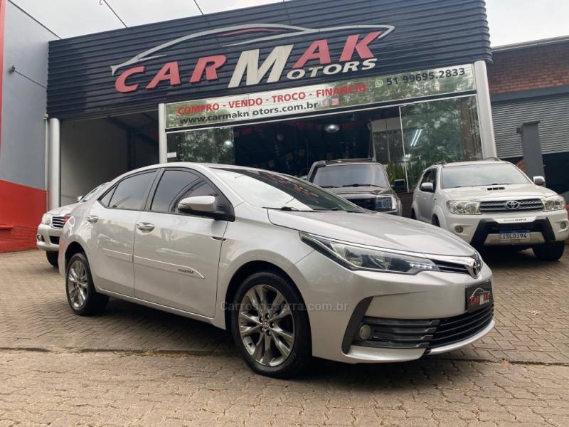 TOYOTA - COROLLA - 2018/2019 - Prata - R$ 110.900,00