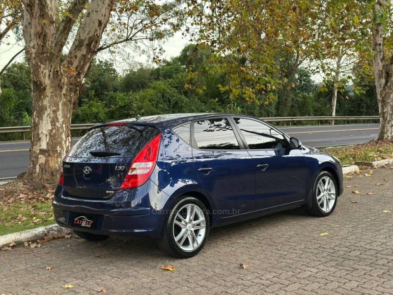 HYUNDAI - I30 - 2010/2010 - Azul - R$ 43.900,00