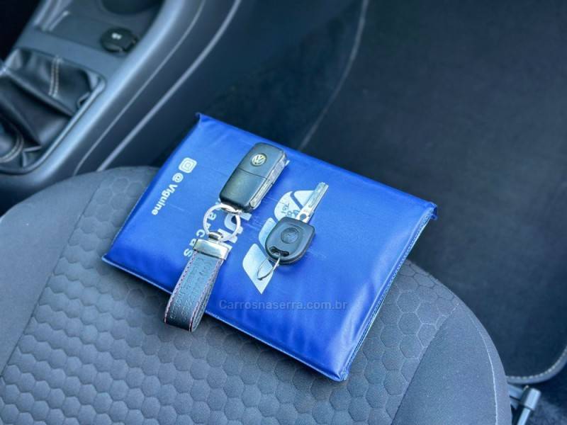 VOLKSWAGEN - UP - 2017/2018 - Branca - R$ 65.900,00