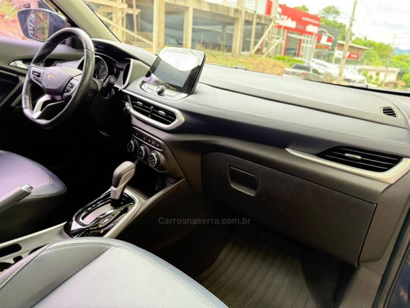 CHEVROLET - TRACKER - 2022/2023 - Azul - R$ 109.900,00