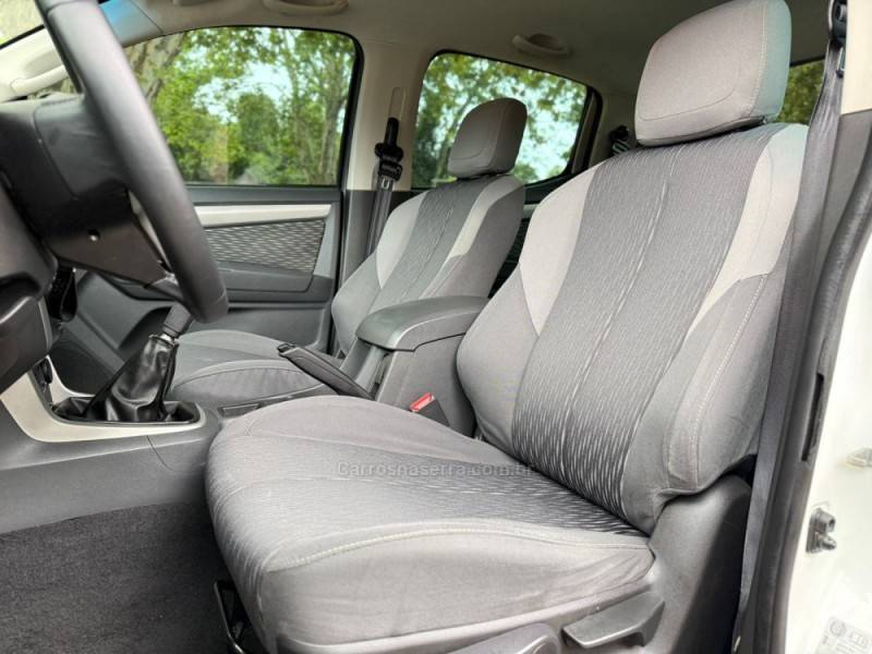 CHEVROLET - S10 - 2015/2016 - Branca - R$ 98.900,00