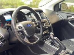 FORD - FOCUS - 2014/2015 - Branca - R$ 59.900,00