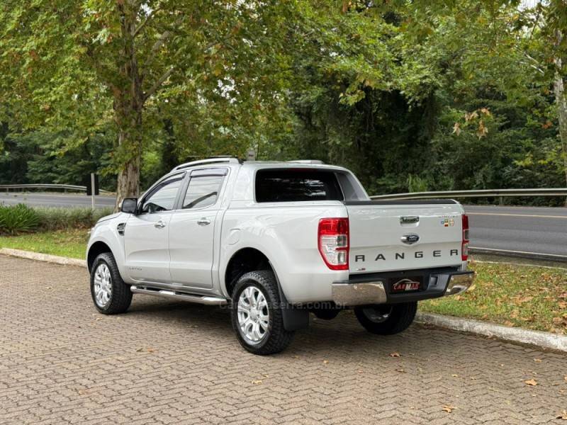 FORD - RANGER - 2017/2017 - Prata - R$ 125.900,00