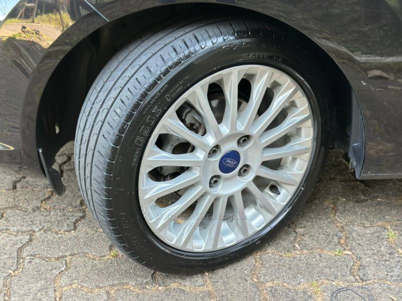 FORD - FIESTA - 2016/2017 - Preta - R$ 59.900,00