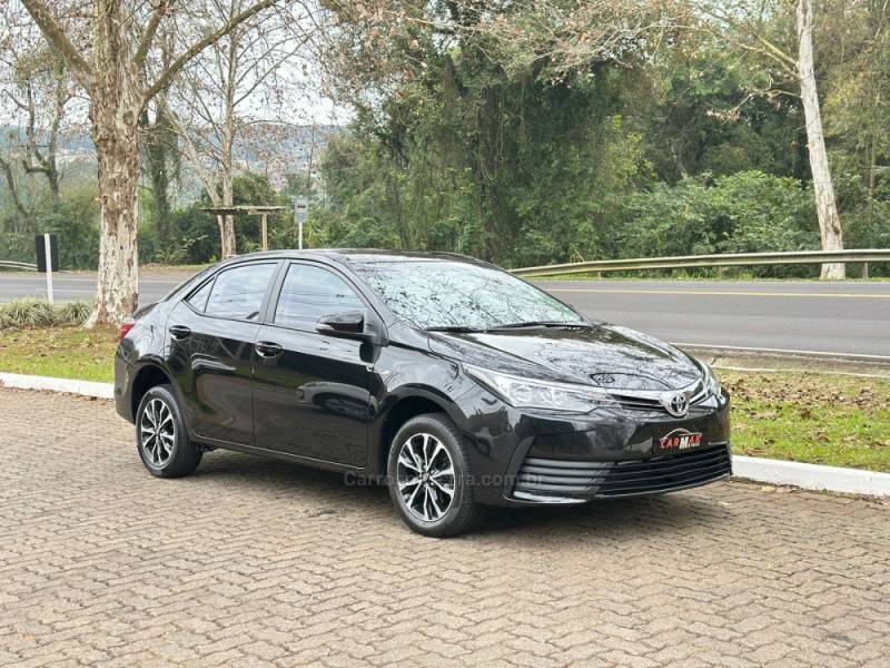 TOYOTA - COROLLA - 2017/2018 - Preta - R$ 92.900,00