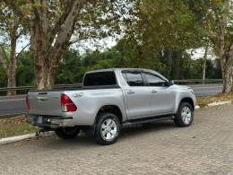 TOYOTA - HILUX - 2017/2017 - Prata - R$ 179.900,00