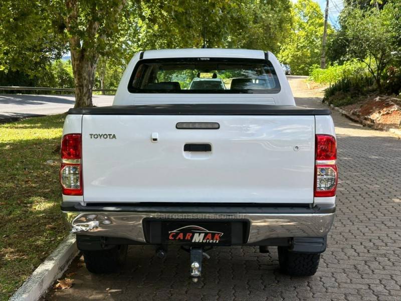 TOYOTA - HILUX - 2014/2015 - Branca - R$ 155.900,00