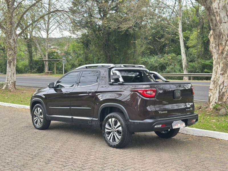 FIAT - TORO - 2021/2022 - Marrom - R$ 125.900,00