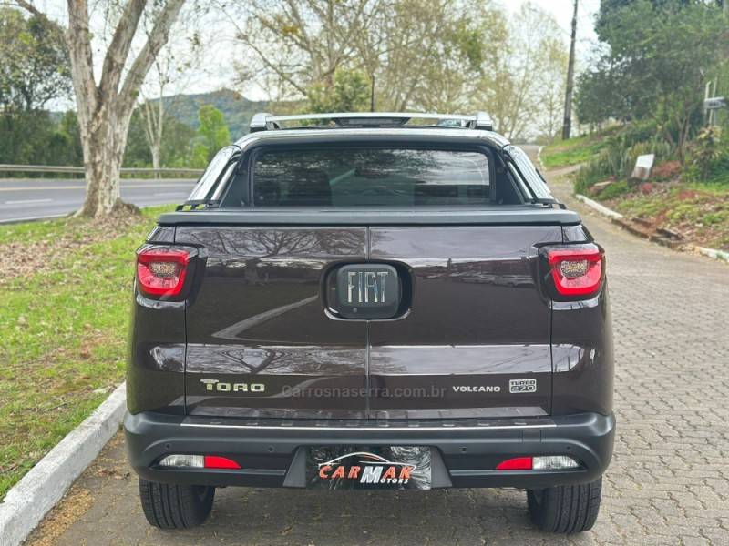 FIAT - TORO - 2021/2022 - Marrom - R$ 125.900,00