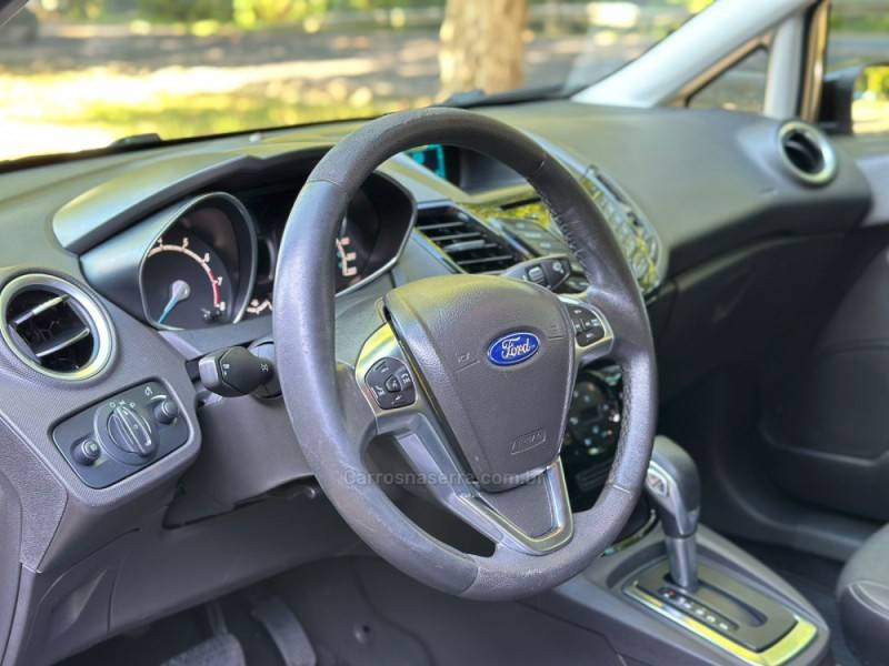 FORD - FIESTA - 2016/2017 - Preta - R$ 59.900,00