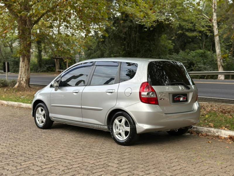 HONDA - FIT - 2007/2008 - Prata - R$ 35.900,00