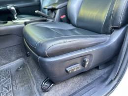 TOYOTA - HILUX - 2017/2018 - Branca - R$ 175.000,00